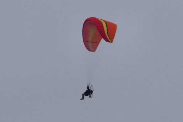 12 September 2021 - 10-38-04
On a wing and a prayer mat. And with a hair dryer for power. A parasailer passses over Kingswear.
--------------
Parasail over Kingswear,Devon
